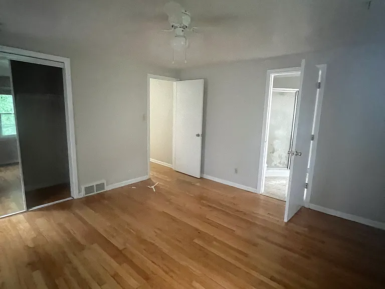3634 Runnymede Blvd — Photo 43
