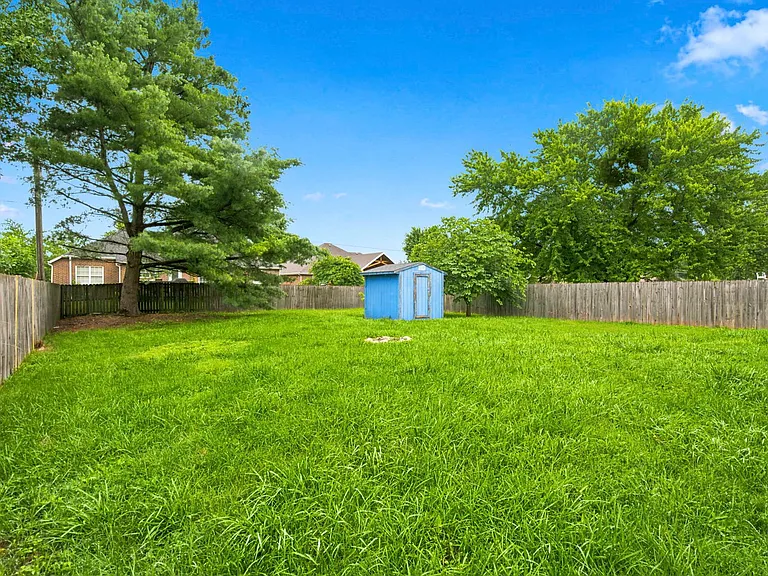 511 E Dyann Dr — Photo 27