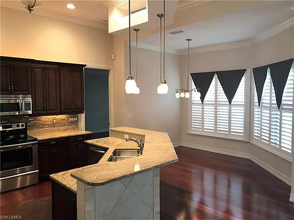 4th image of 1910 SW 48th Ter
