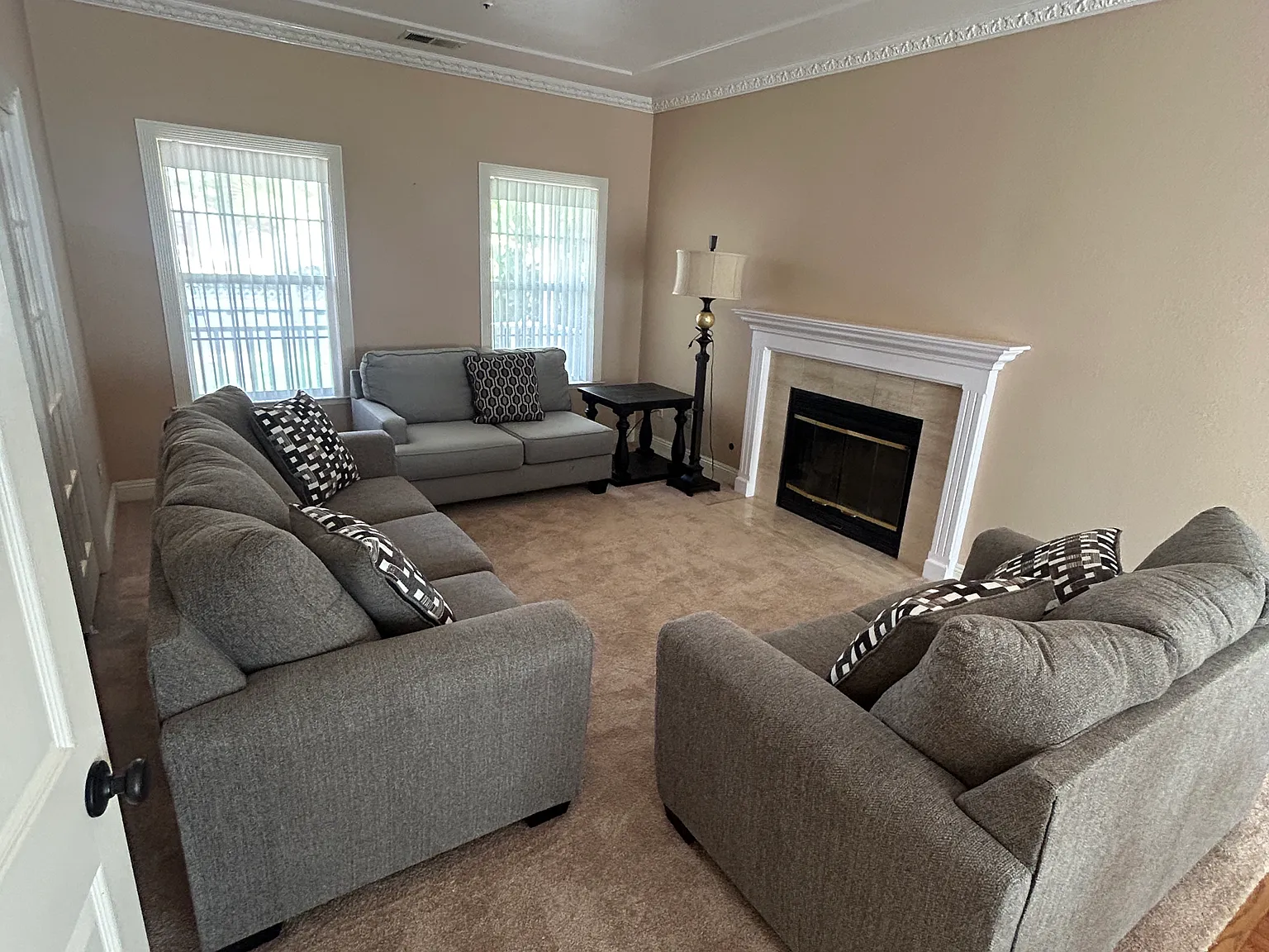 3 bed, 2329 sqft, $1,150 — Photo 4