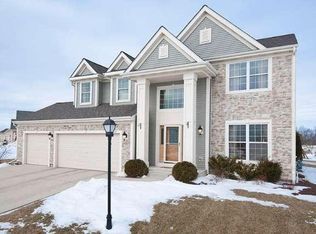 2337 Willow Pond Way, Grafton, WI 53024