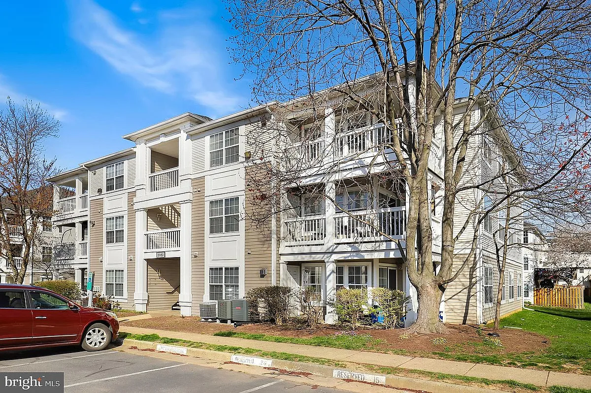 Building Photo - 8083 Lacy Dr #304