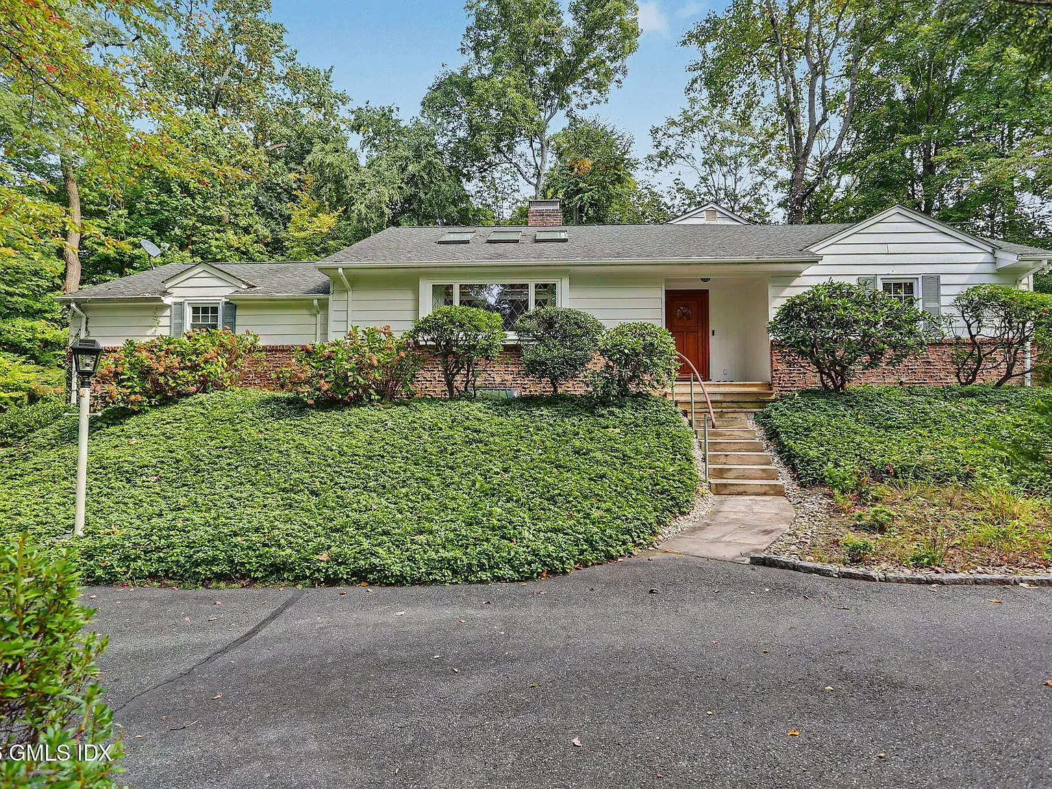 3 bed, 3.0 bath, 2424 sqft, $10,000 — Photo 1