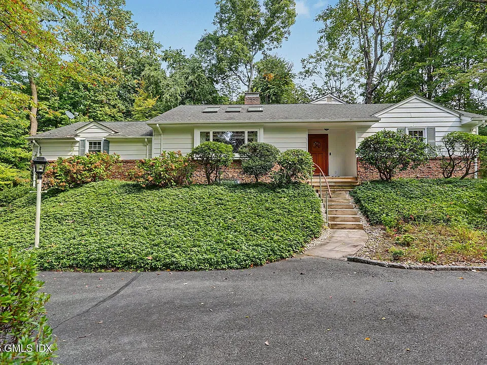 81 Stonehedge Dr