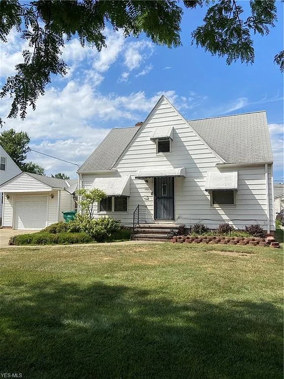 15607 Rockside Rd photo 1