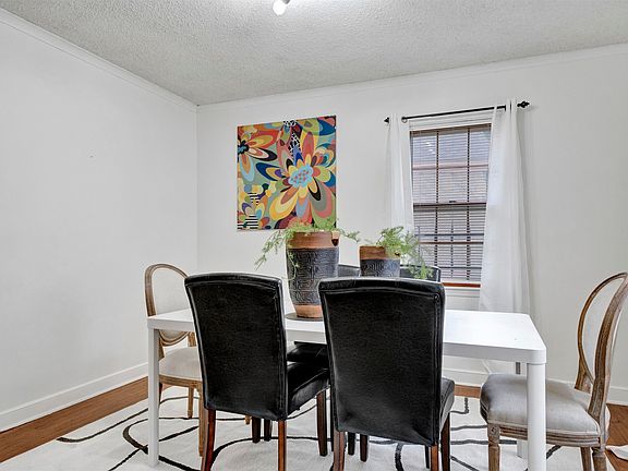 2nd image of 2076 Blakewood Pl