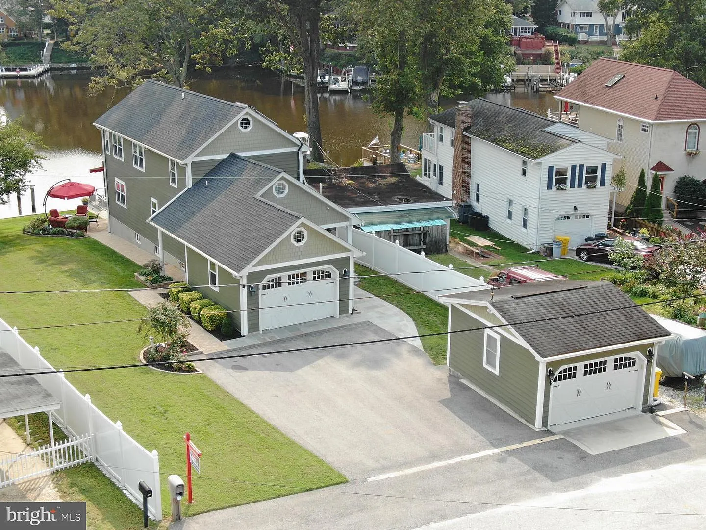 512 Riverside Dr photo 1