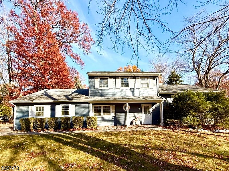 1st image of 8 New England Dr