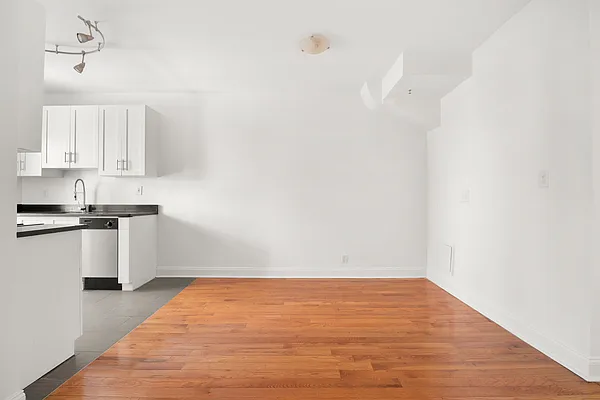 Rented by Cooper & Cooper Real Estate | media 2