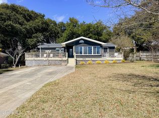 1676 Kings Landing Rd, Hampstead, NC 28443