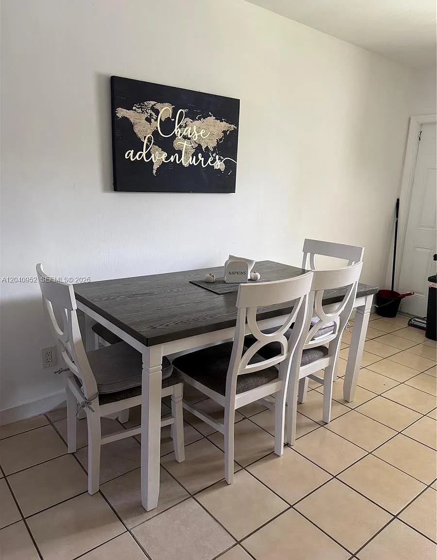 2 bed, 1.0 bath, 1100 sqft, $2,300 — Photo 4