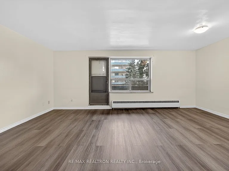 275 Wentworth St W #716 — Photo 18