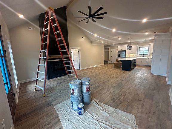 3rd image of 214 Elgin Hills Dr