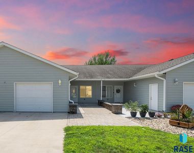 703 N Mundt Ave Unit 2, Hartford, SD, 57033