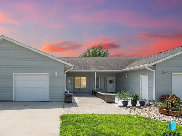 703 N Mundt Ave Unit 2, Hartford, SD 57033