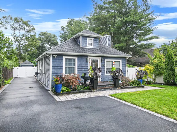 1325 Ackerson Boulevard, Bay Shore, NY 11706