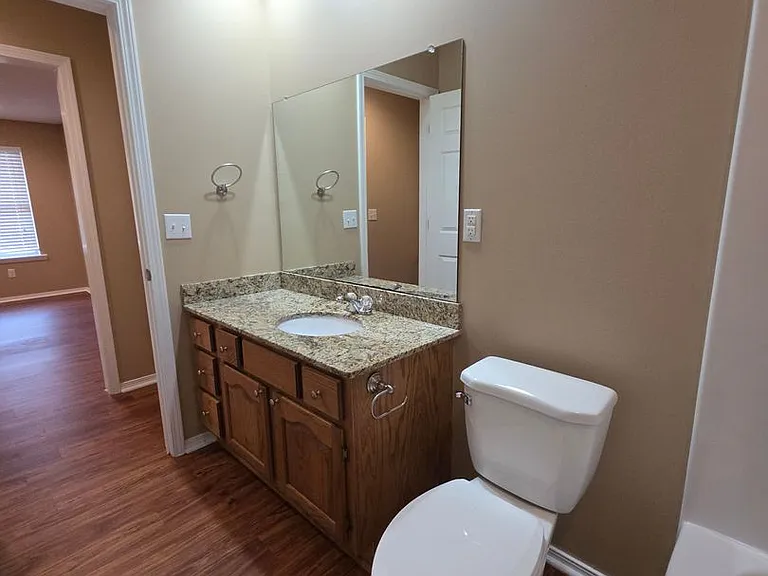 808 S Knoxville Ave — Photo 17