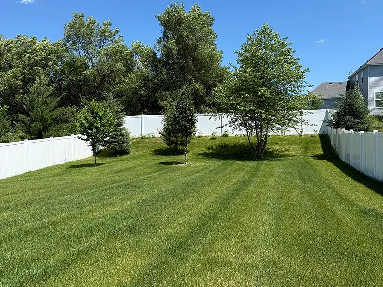 13144 Zachary Ln N — Photo 31