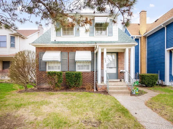 344 Oak St, Wyandotte, MI 48192