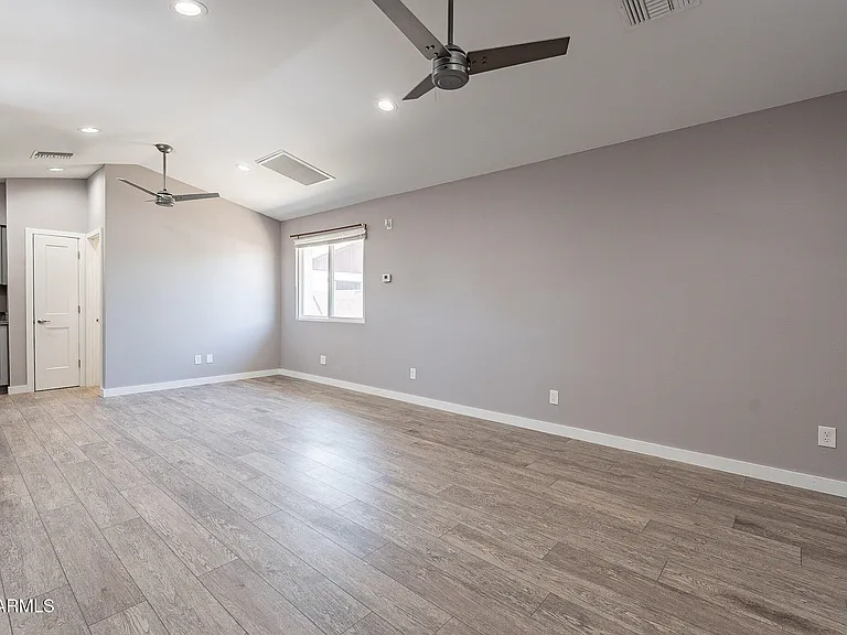 523 N Pasadena #B — Photo 9