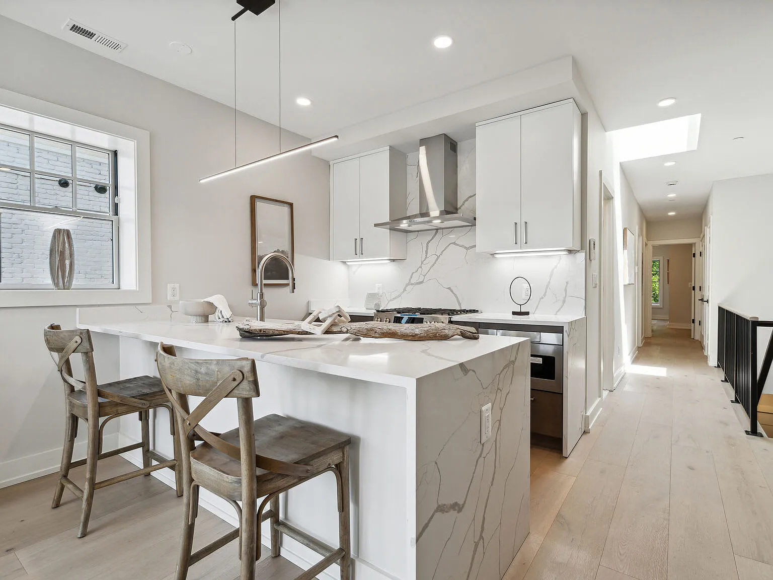 2 bed, 1050 sqft, $6,000 — Photo 3