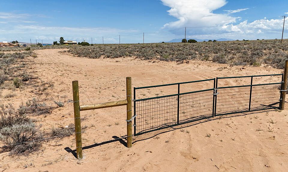 1st image of Lopez Ln