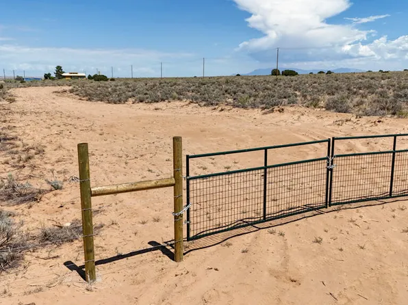 Lopez Ln, Los Lunas, NM 87031