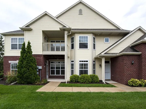 585 Grandview COURT #D, Pewaukee, WI 53072