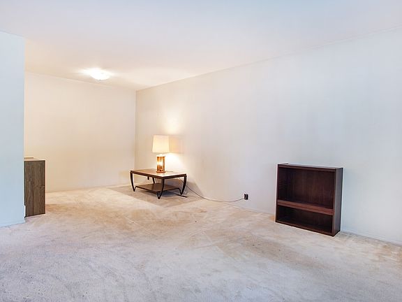 4th image of 4016 Manor Dr