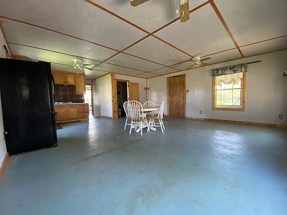 3rd image of 130 Joy St