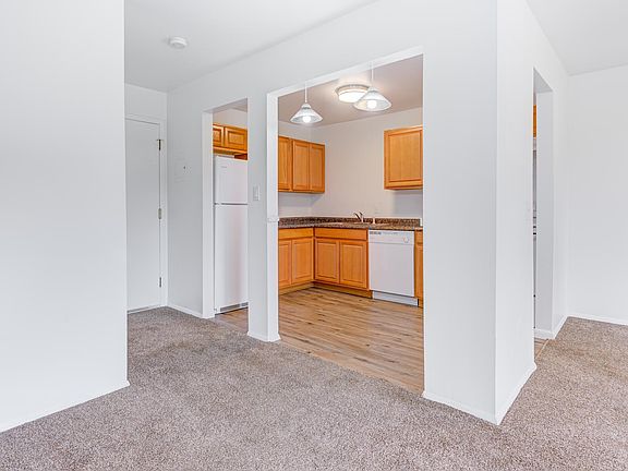 5th image of 32005 W Twelve Mile Rd Unit 203