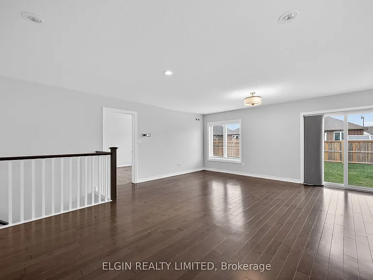 92 Renaissance Dr — Photo 12
