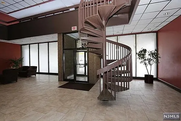 555 Gorge Rd #3J — Photo 3