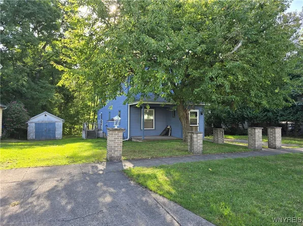 921 Orient St, Medina, NY 14103