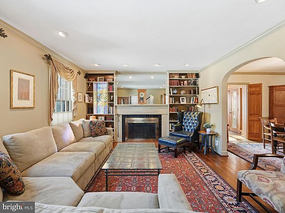 3rd image of 1812 N Hancock St