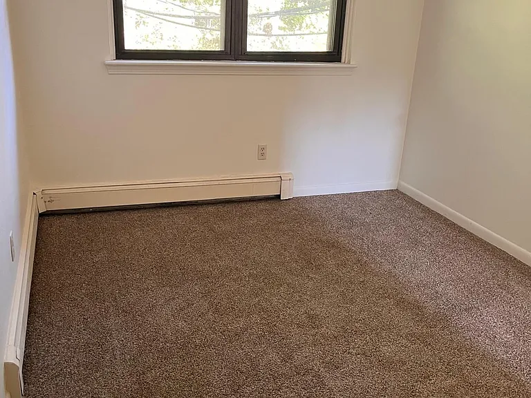 2 Town House Ln #12 — Photo 7
