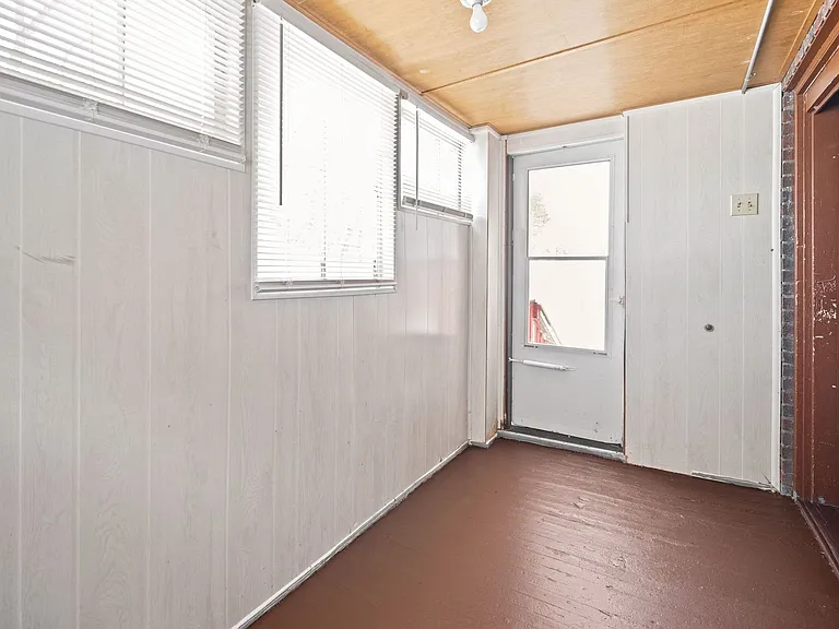153 Henry St — Photo 10