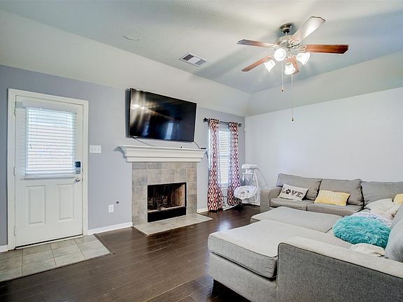 3rd image of 9730 Bladon Dr