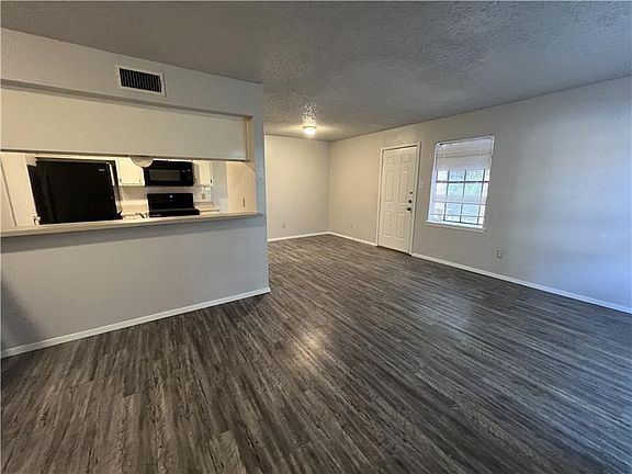 2nd image of 4501 Hunt Cir APT D