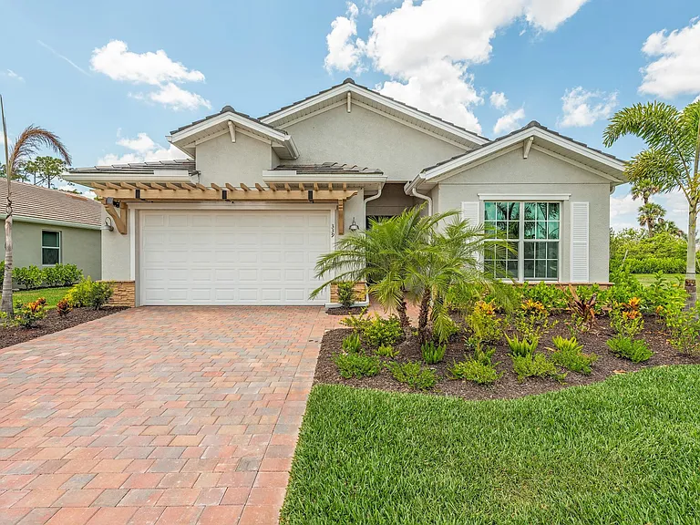 339 Tamarindo Ln — Photo 1