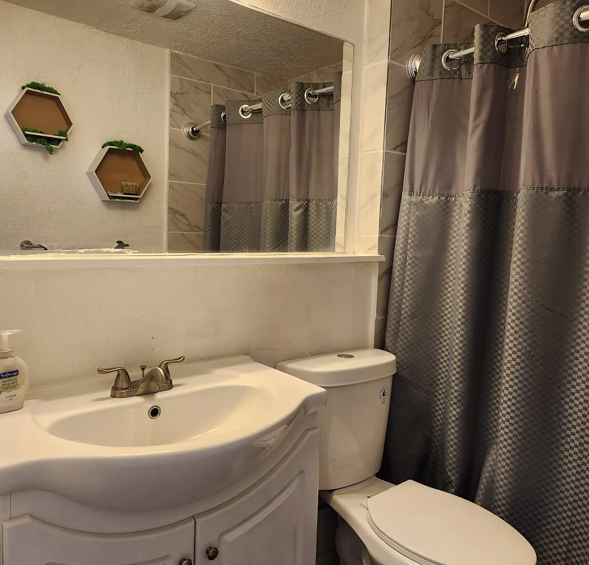 1 bed, $2,000 — Photo 1
