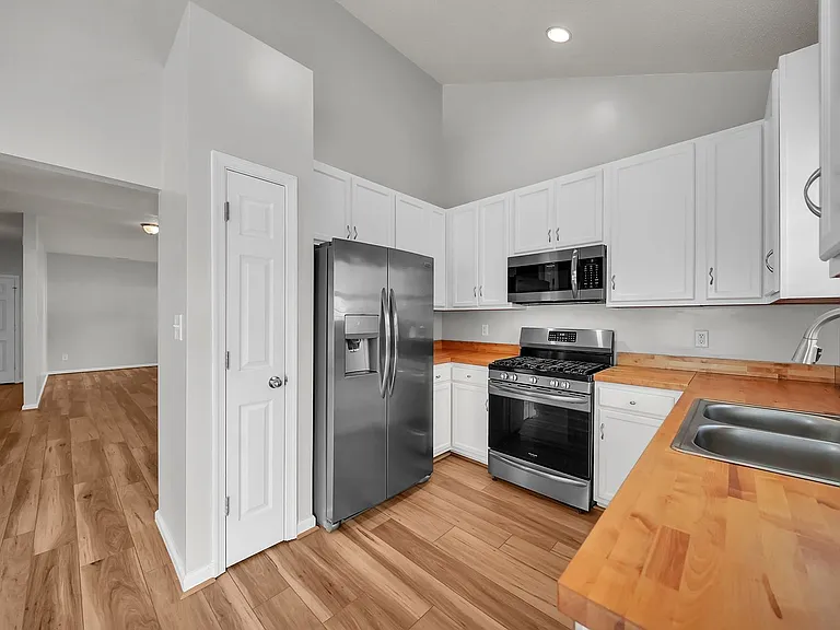 408 Holmes Blvd — Photo 15