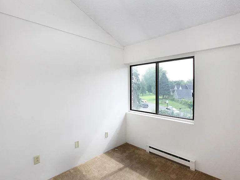 Saratoga Place — Photo 40