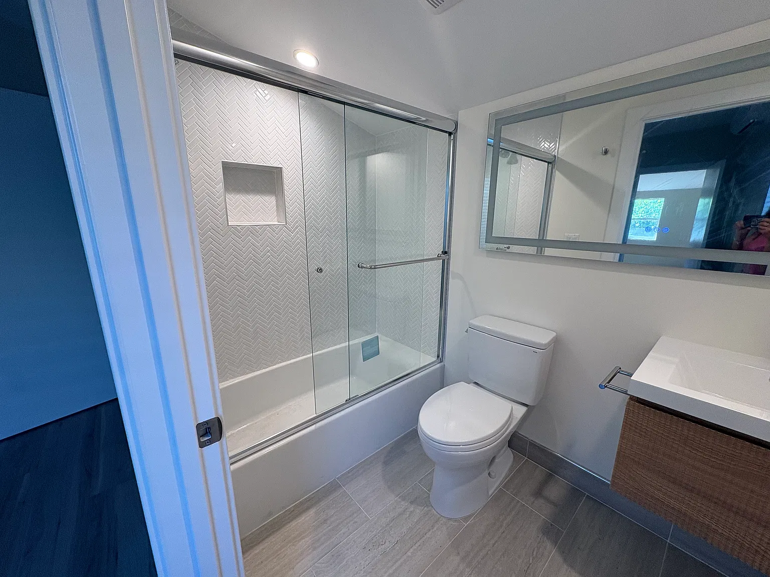 2 bed, 1100 sqft, $3,400 — Photo 2