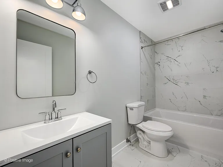 3944 S Indiana Ave #1R — Photo 8