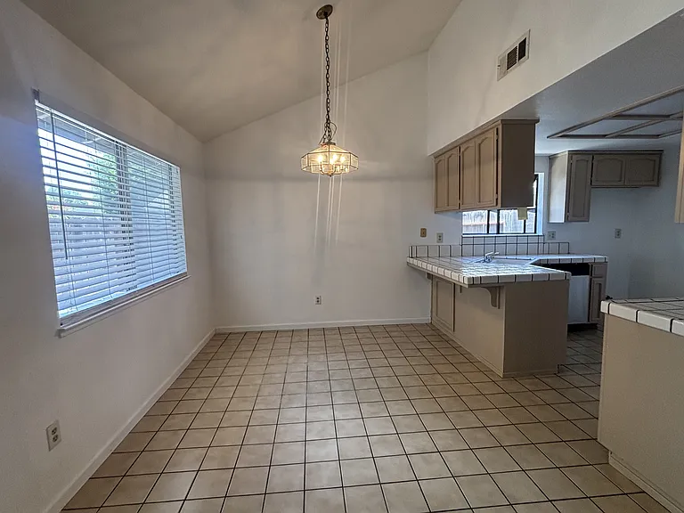 5208 Maximillian Dr — Photo 4