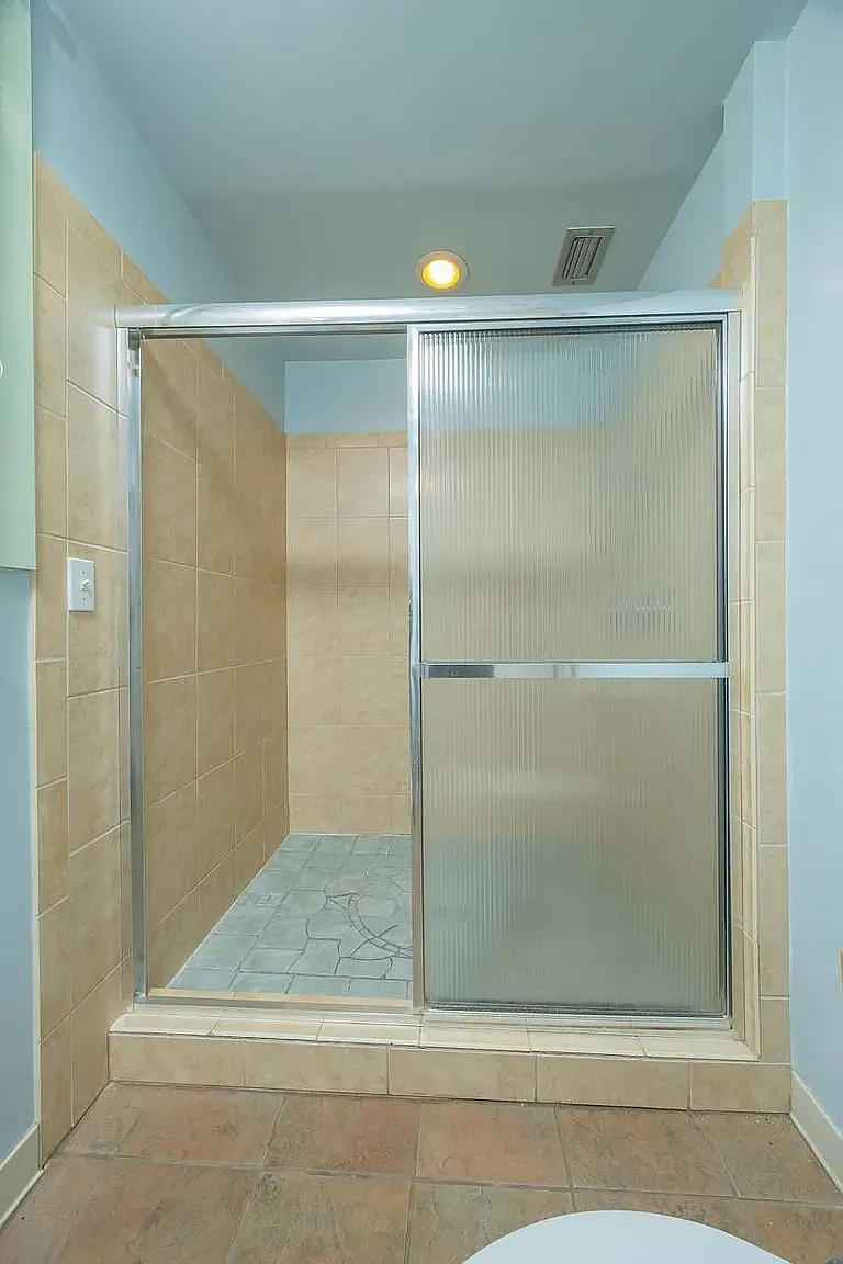 4 bed, 2055 sqft, $3,000 — Photo 3