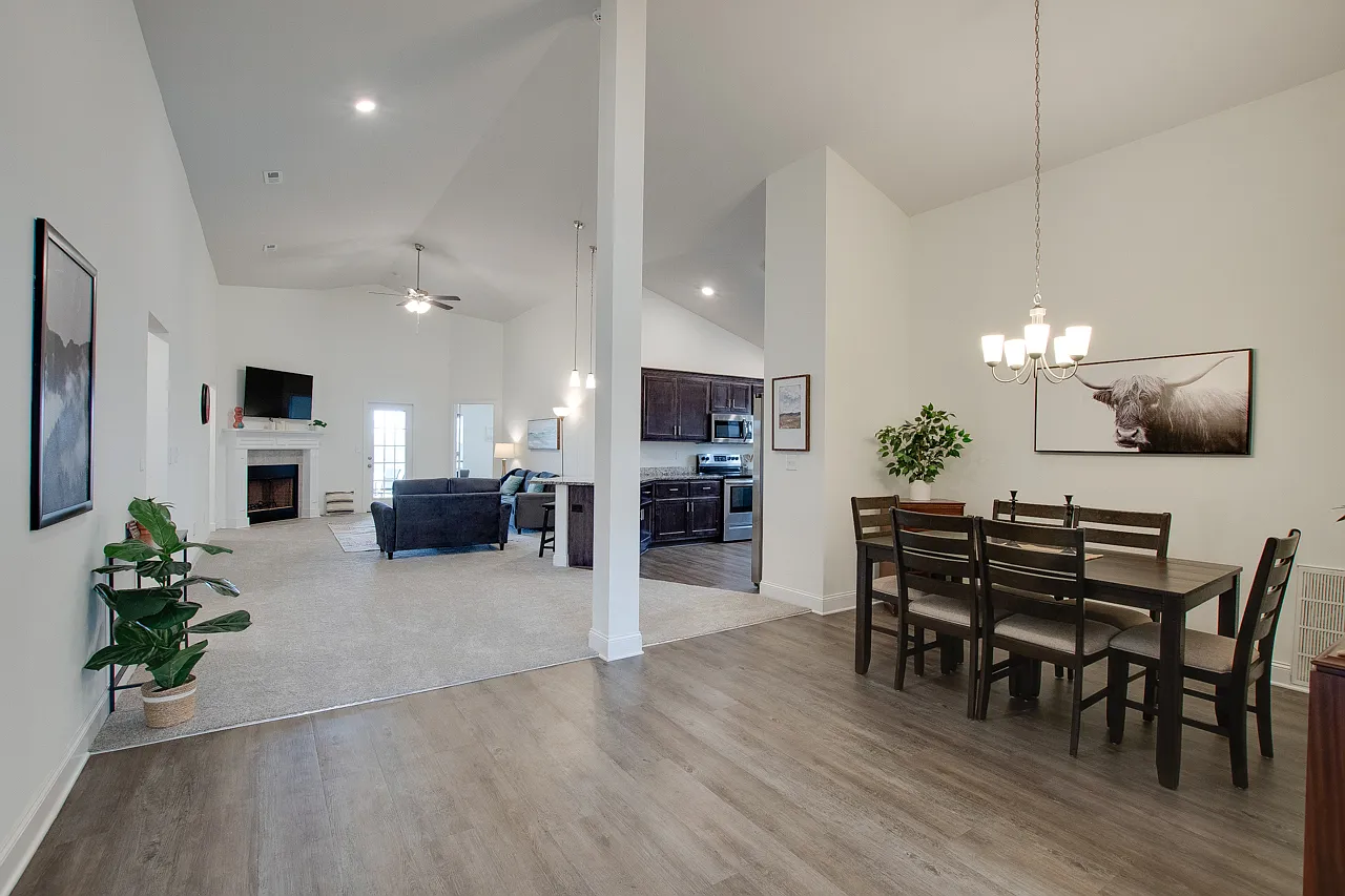 4 bed, 2200 sqft, $3,250 — Photo 2
