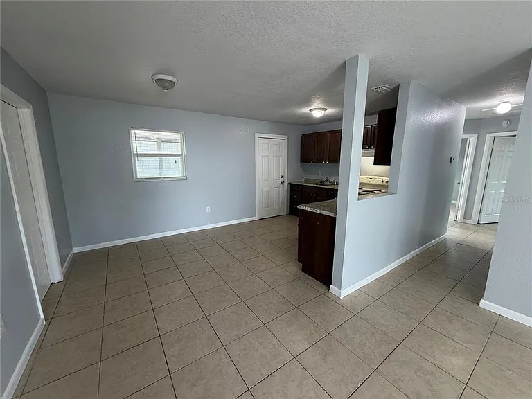 613 Carver Dr — Photo 4