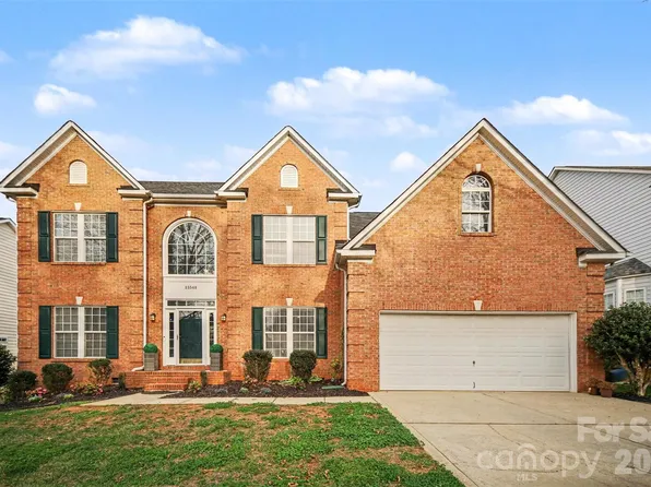 15548 Donnington Dr, Charlotte, NC 28277